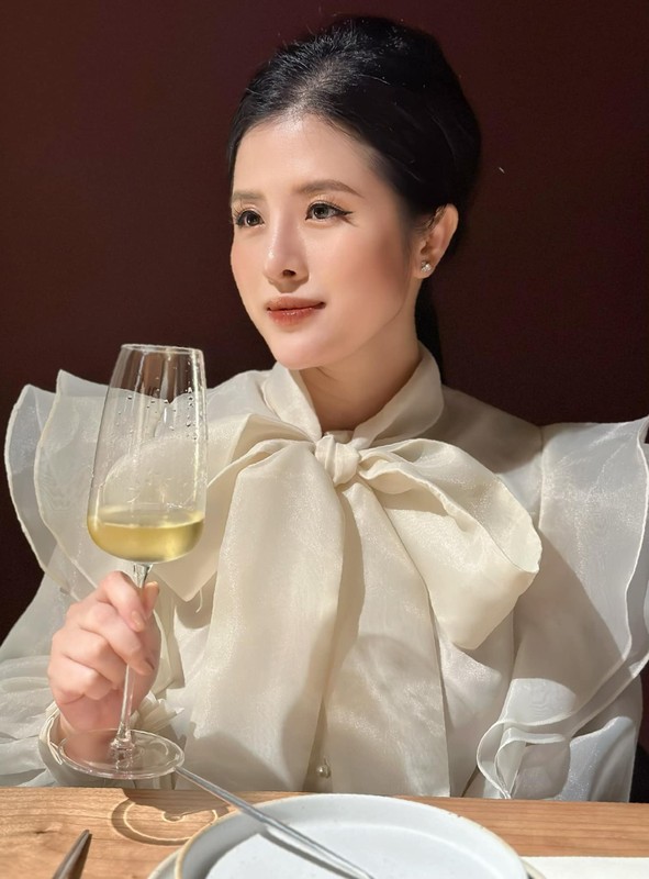 Có thể thấy, nữ BTV rất yêu thích đồ phụ kiện hay những chiếc túi xách hàng hiệu đắt tiền.