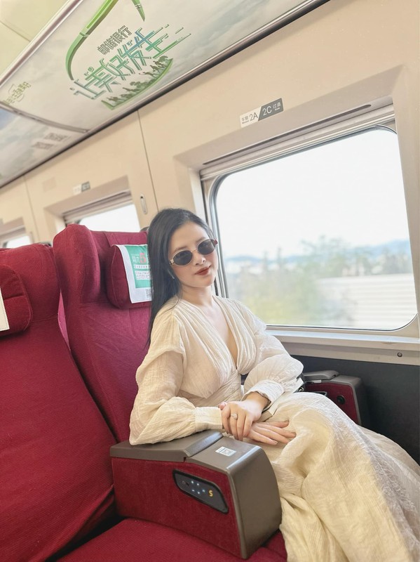 Ít ai biết rằng, BTV Hải Vân từng theo học chuyên ngành ngoại ngữ ở Đại học Quốc gia Hà Nội, một lĩnh vực chẳng liên quan gì đến nghề hiện tại.