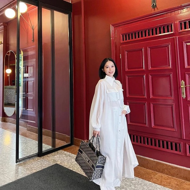 Về phía Linh Rin, cô ưu tiên những thiết kế rộng rãi, thoải mái khiến dân tình càng thêm nghi ngờ