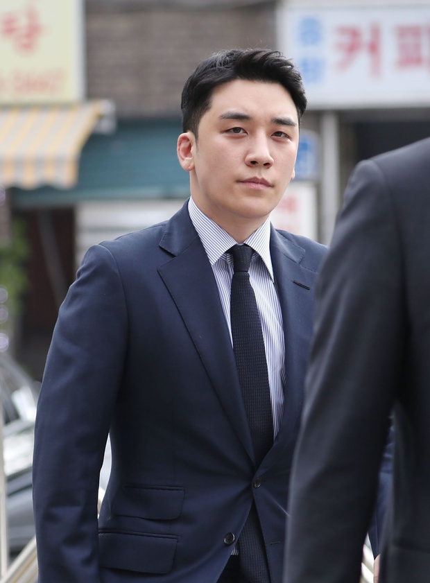 Seungri nhận án tù 1 năm rưỡi cho 9 tội danh gồm mua dâm, môi giới mại dâm, đánh bạc, tham ô, vi phạm Đạo luật vệ sinh thực phẩm, vi phạm Đạo luật giao dịch ngoại hối, vi phạm Đạo luật về tội phạm tình dục do truyền bá nội dung quay lén, Tiêu hủy chứng cứ và xúi giục bạo lực đặc biệt. Ngoài án phạt tù, cựu idol tai tiếng còn phải nộp phạt 1,15 tỷ won (21,5 tỷ đồng). Seungri ra tù từ tháng 2/2023 và được bắt gặp đi du lịch nhiều nơi, gặp gỡ nhiều người quen