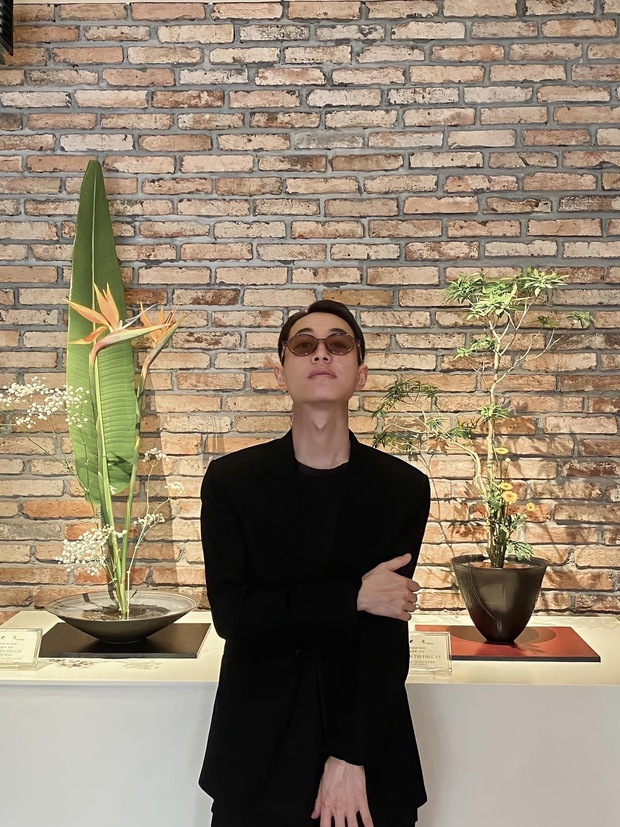 Một số hình ảnh đời thường của Double2T trên trang cá nhân