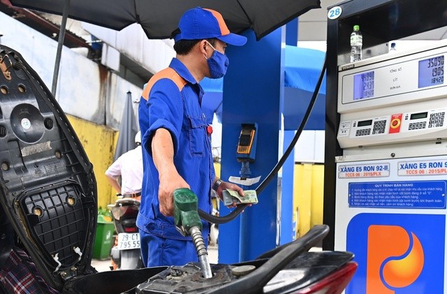 Giá xăng dầu đồng loạt tăng mạnh Giá xăng dầu đồng loạt tăng mạnh