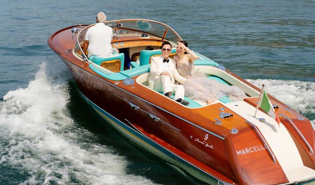 Theo Sohu, hôn lễ của Chân Tử Đan có sự tham gia của các khách mời như vua hài Trung Quốc Vương Bảo Cường, Chân gia ban huynh đệ (nhóm nghệ sĩ trong bang phái của Chân Tử Đan), vợ chồng nam diễn viên Lữ Lương Vỹ, nhà sản xuất đạo diễn Vương Tinh, Trương Ngọc San, vợ chồng nam ca sĩ Tô Vĩnh Khang, nam ca sĩ Hong Kong Thái Nhất Trí, nữ diễn viên Chu Lệ Kỳ...