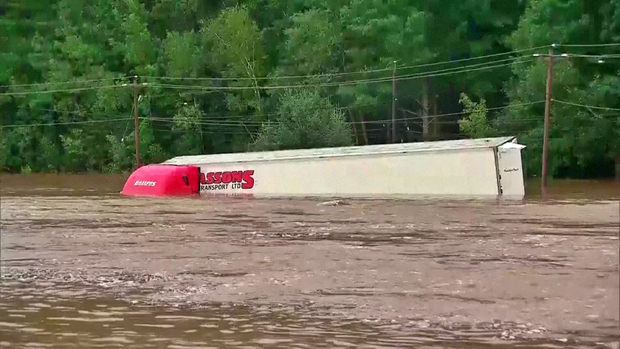 Canada mưa kỷ lục trong vòng 50 năm gây lũ lụt nghiêm trọng (Ảnh: Reuters).