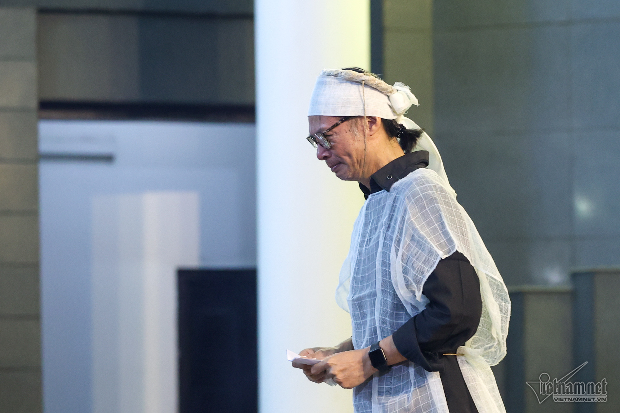 NSND Trần Lực bật khóc trước giây phút chia ly từ biệt người cha kính yêu. 