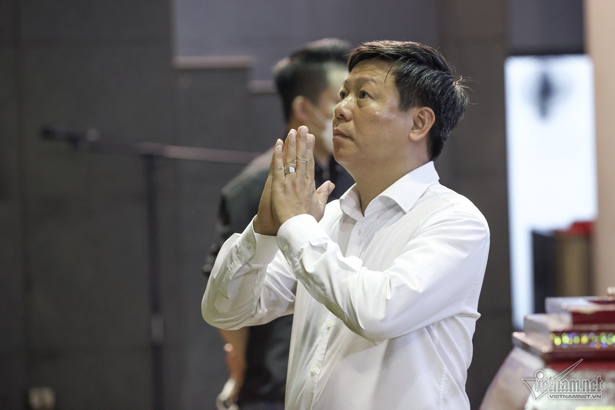 Phó Trưởng Ban Tuyên giáo Trung ương Trần Thanh Lâm tiễn biệt NSND Trần Bảng. 