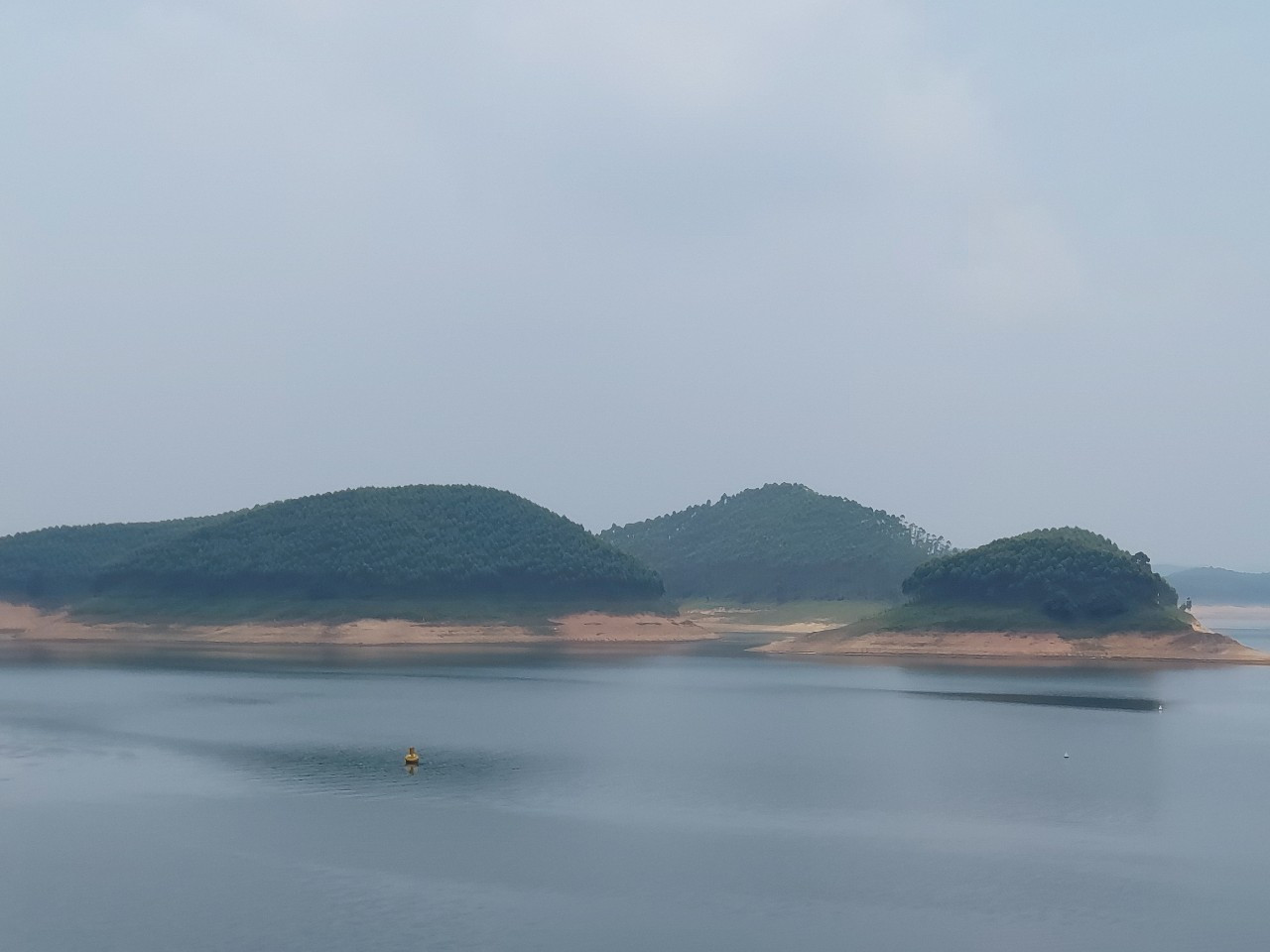 Hồ thủy điện Thác Bà.