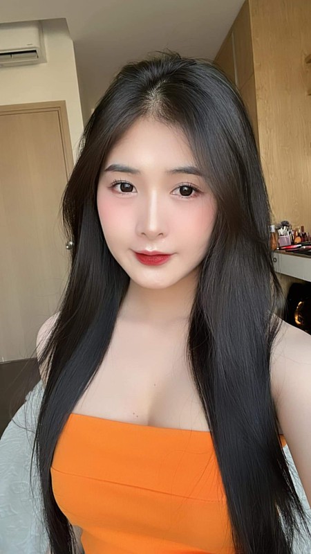 Quỳnh Alee là sinh viên trường Đại học Sân khấu Điện ảnh Hà Nội. Thời gian qua, cô nàng quyết định Nam tiến để tăng cơ hội nghề nghiệp của mình.