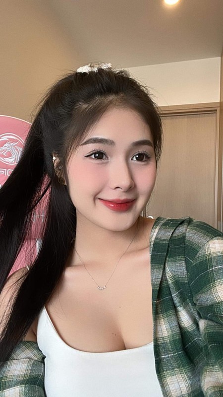 Trở thành streamer, nhan sắc và phong cách của Quỳnh Alee có nhiều sự thay đổi. Cô nàng gợi cảm, quyến rũ và táo bạo hơn.