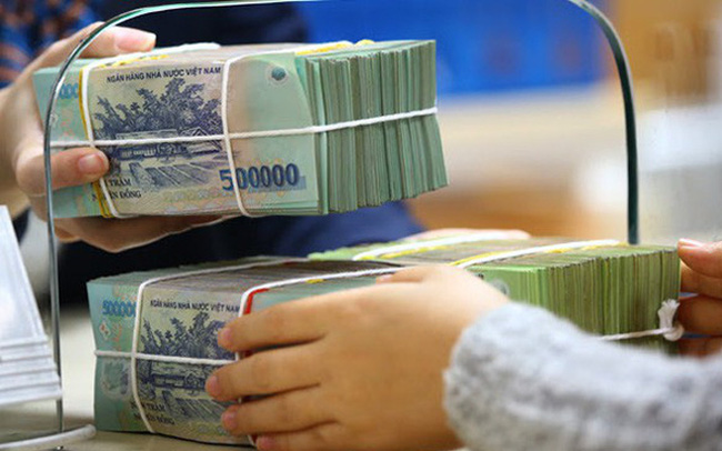 Người dân gửi 6,347 triệu tỷ đồng vào ngân hàng, mức cao kỷ lục Người dân gửi 6,347 triệu tỷ đồng vào ngân hàng, mức cao kỷ lục