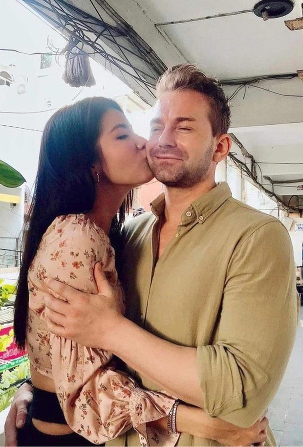 Minh Tú và bạn trai ngoại quốc