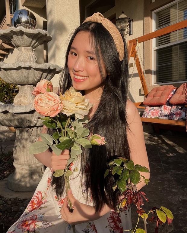 Dù chưa chính thức xác nhận song YouTuber Jenny Huỳnh cũng bày tỏ mong ước sẽ được xem concert BLACKPINK và hiện tại đã có mặt ở Việt Nam. Trước đó cô bạn từng tiết lộ ngoài việc thích nhạc của nhóm ra thì còn thích BLACKPINK vì có tên gần giống với tên Jennie.