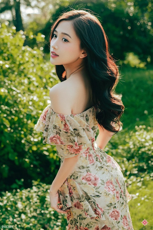 Hot girl quê Bắc Kạn nhận được nhiều lời khen về sự năng động, đa tài của mình.