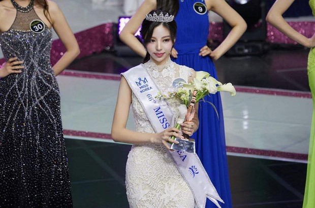 Kim Go Eun sinh năm 2000 và là Á hậu 2 Hàn Quốc 2022