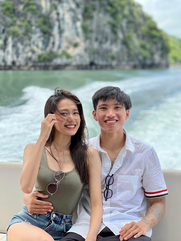 Thời gian gần đây, Đoàn Văn Hậu và Doãn Hải My thoải mái hơn viêc đăng tải những khoảnh khắc ngọt ngào bên nhau.