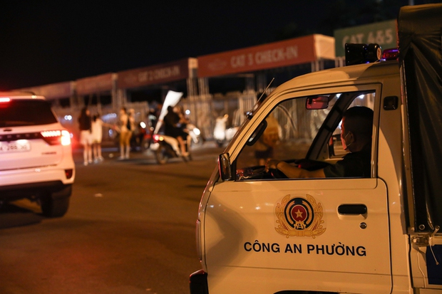 Công an phường phải xuất hiện để tránh tình trạng mất trật tự công cộng.