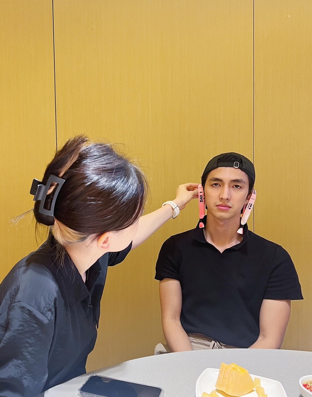 Vợ chồng Bình An - Phương Nga tranh thủ 