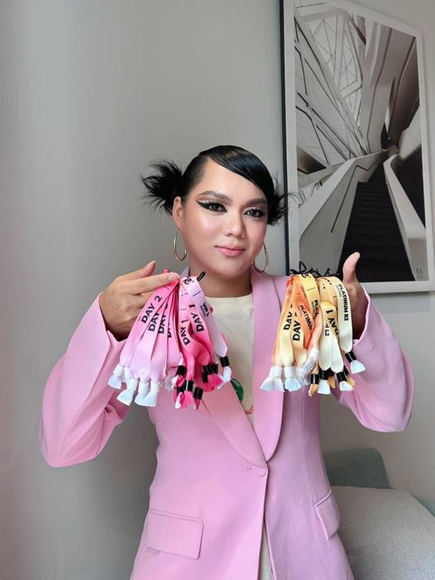 Hot Tiktoker Phạm Thoại - người ôm hàng trăm chiếc vé vì 