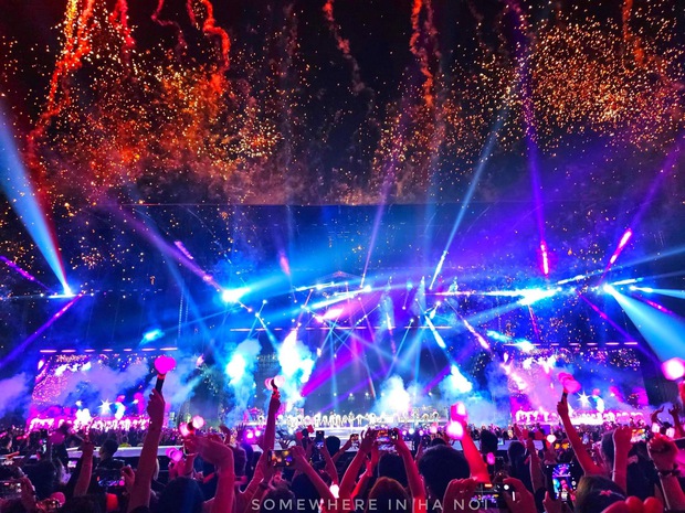 Sân khấu mãn nhãn cùng pháo hoa rợp trời