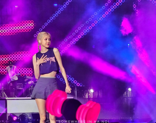 Rosé biến mình thành tâm điểm chú ý