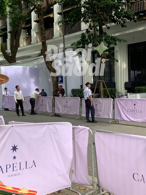 Giống như hôm qua, an ninh tại địa điểm nghỉ ngơi của BLACKPINK vẫn được thắt chặt