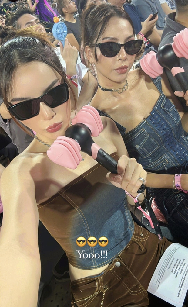 Sau khi phải mặc áo mưa để check in, Minh Triệu - Kỳ Duyên đã có những khoảnh khắc cực 