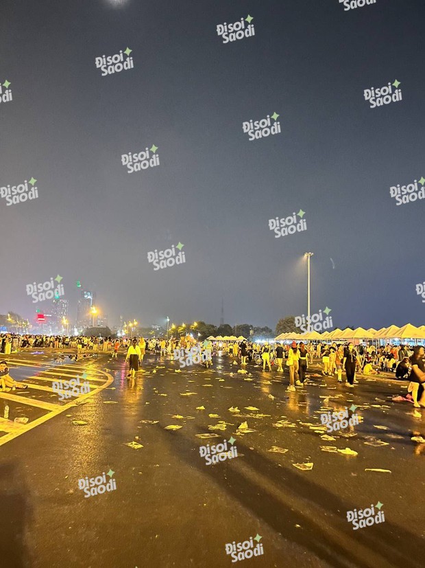 Cả khu vực phía ngoài của SVĐ Mỹ Đình