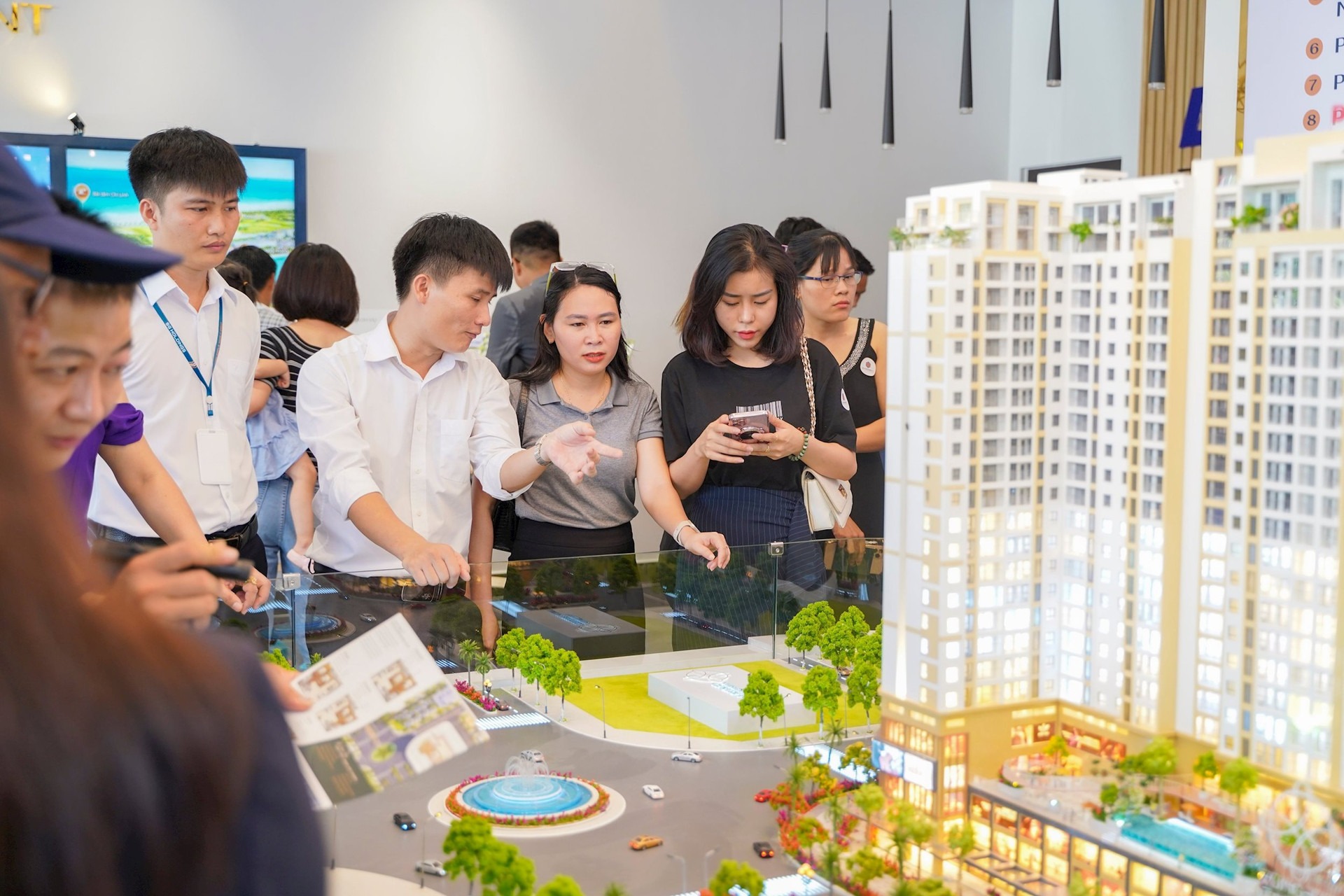 Bất động sản khó giảm thêm, chuyên gia khuyên nhà đầu tư xuống tiền từ giờ và chờ thị trường “nhóm lửa” trở lại - 1 Bất động sản khó giảm thêm, chuyên gia khuyên nhà đầu tư xuống tiền từ giờ và chờ thị trường “nhóm lửa” trở lại - 1