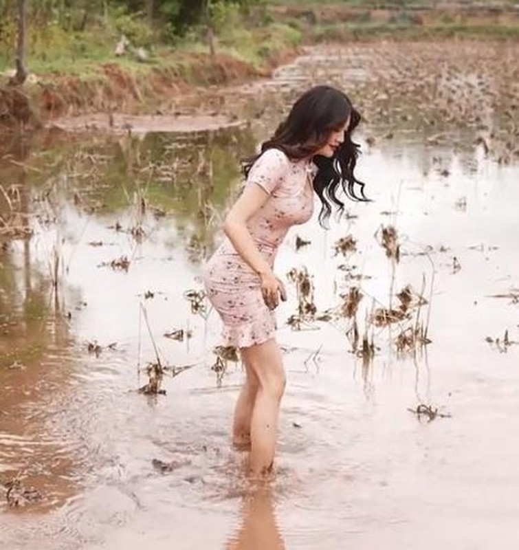 Cố tình ăn mặc phản cảm, không phù hợp bối cảnh có thể khiến người xem tò mò song những trò lố hầu hết sẽ bị đào thải bởi thời gian. Có nổi tiếng cũng chỉ nhất thời. 