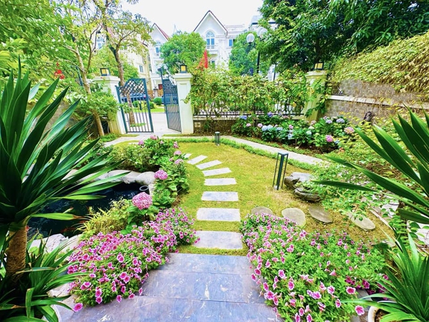 Biệt thự sân vườn ngập tràn sắc hoa của Lã Thanh Huyền