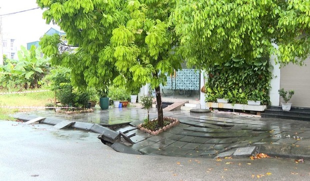 'Hố tử thần' xuất hiện sau mưa lớn, Quảng Ninh khẩn cấp di dời dân - 1 'Hố tử thần' xuất hiện sau mưa lớn, Quảng Ninh khẩn cấp di dời dân - 1