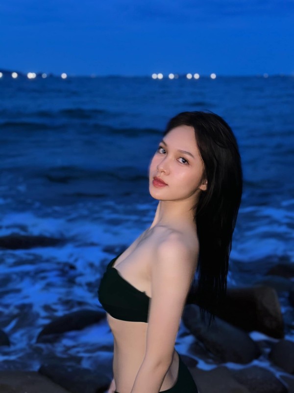 Bên dưới những bài đăng trên Facebook cá nhân của Quế Linh, nhiều người để lại bình luận khen ngợi nhan sắc hút hồn của hot girl Hà thành.