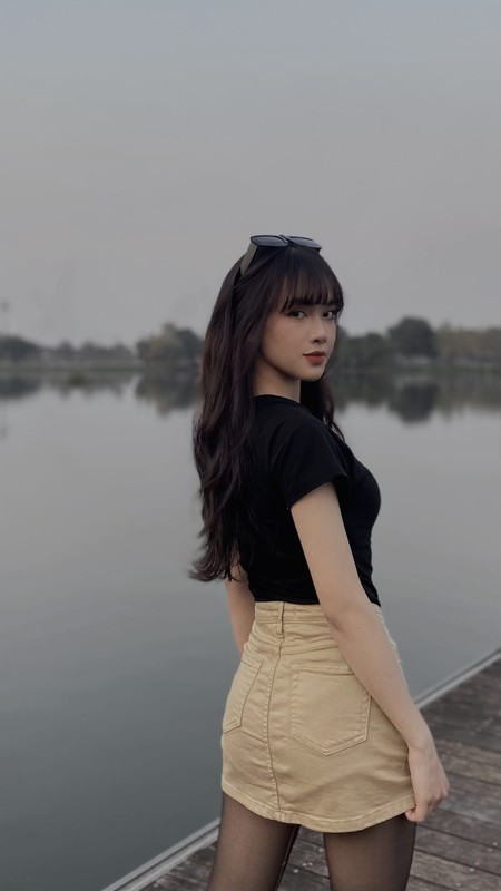 Trên mạng xã hội TikTok, Quế Linh cũng là gương mặt nổi bật khi thường xuyên chia sẻ những video dạy học, vui đùa cùng học trò.