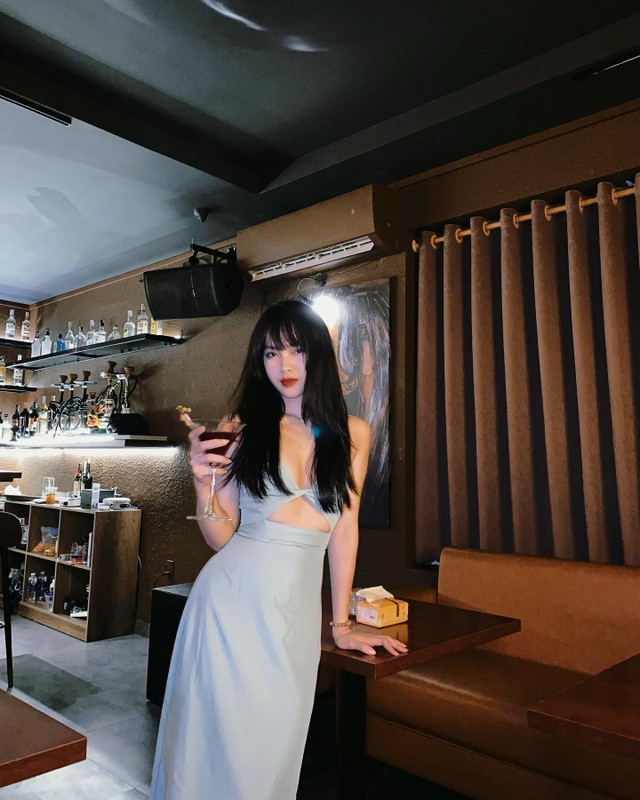 Quế Linh từng theo học khoa Giáo dục Tiểu học chất lượng cao của trường Đại học Thủ đô Hà Nội. Cô nàng có thành tích học tập đáng ngưỡng mộ khi giành được Bằng khen 