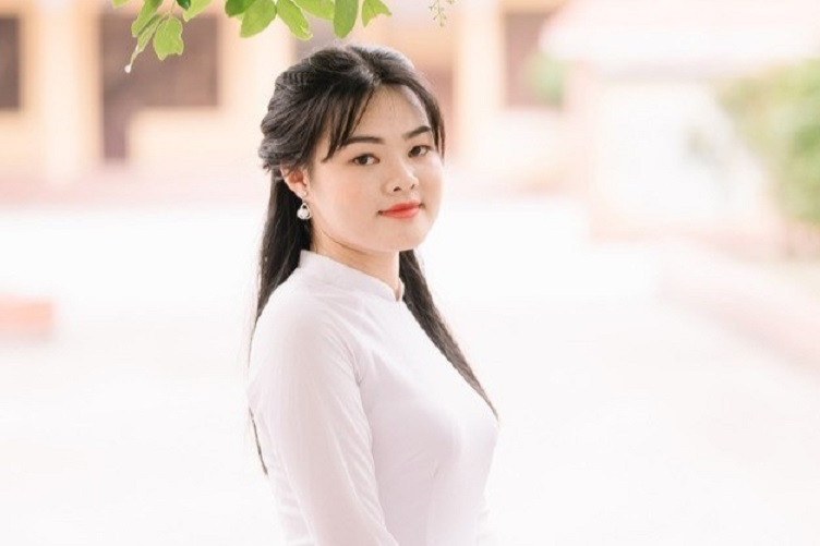 Phạm Thị Vân Anh - Thủ khoa khối D1 toàn quốc năm 2023.