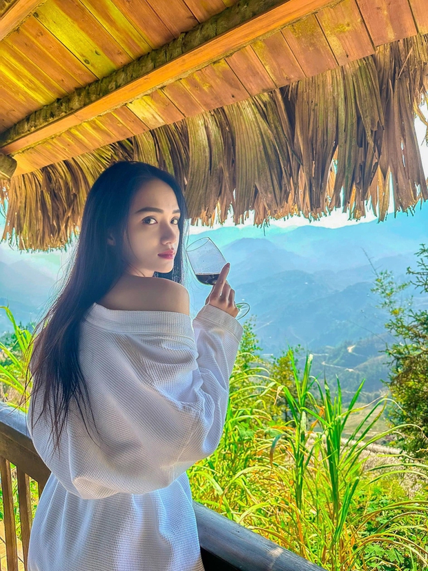 Hương Giang cũng đi du lịch nhưng rất kín tiếng