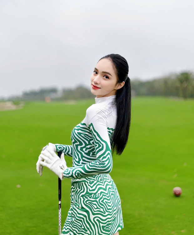 Hương Giang ở ẩn nửa năm, trong thời gian này cô thường xuyên đi chơi golf và có cuộc sống bình lặng