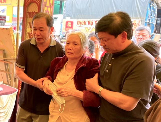 Vụ tai nạn làm 3 thành viên CLB HAGL tử vong: Nỗi đau vô bờ của mẹ già, người thân Vụ tai nạn làm 3 thành viên CLB HAGL tử vong: Nỗi đau vô bờ của mẹ già, người thân