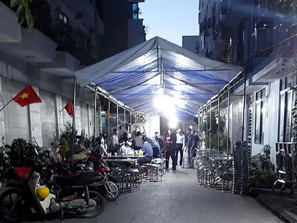 Hai cháu bé bỗng thành trẻ mồ côi sau khi đi học về Hai cháu bé bỗng thành trẻ mồ côi sau khi đi học về