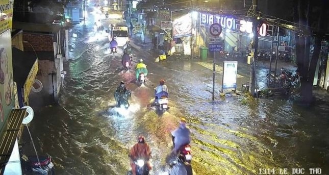 Mưa lớn vào giờ tan tầm, nhiều tuyến đường ở TPHCM tiếp tục ngập úng Mưa lớn vào giờ tan tầm, nhiều tuyến đường ở TPHCM tiếp tục ngập úng