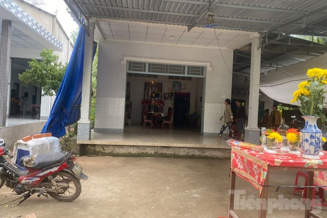Nhói lòng vụ thiếu niên 14 tuổi đầu độc cha và bà nội ở Tiền Giang Nhói lòng vụ thiếu niên 14 tuổi đầu độc cha và bà nội ở Tiền Giang