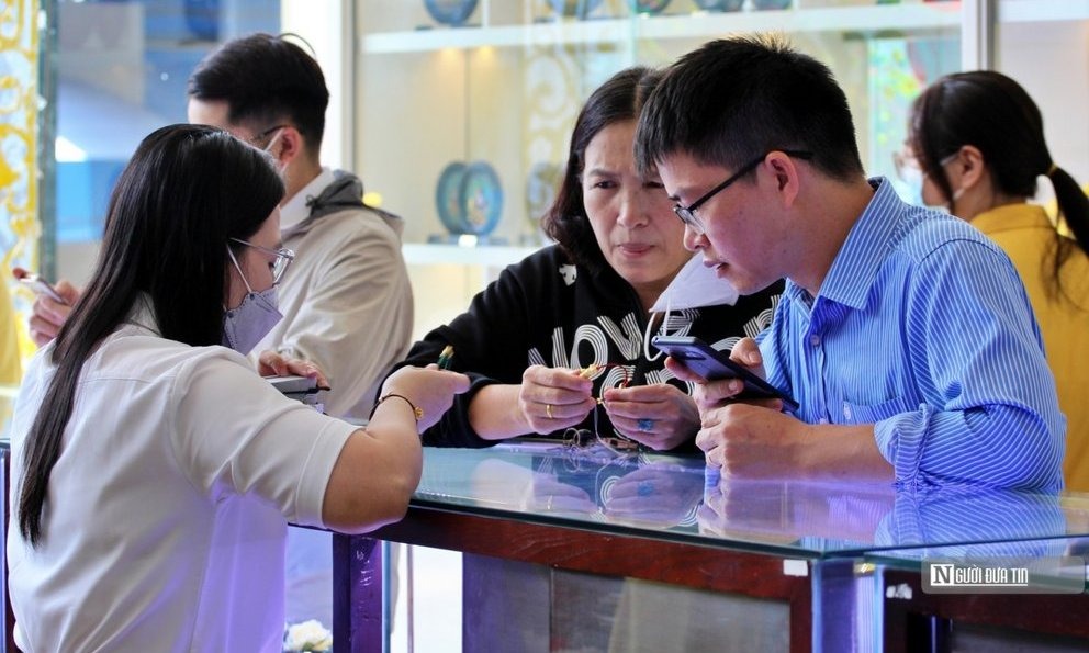 Giá vàng tiếp đà tăng, nên thận trọng đầu tư chốt lời Giá vàng tiếp đà tăng, nên thận trọng đầu tư chốt lời