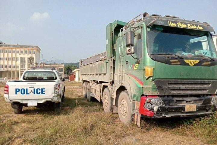 Tài xế dương tính với ma túy lái ô tô tải đâm xe tuần tra của CSGT Tài xế dương tính với ma túy lái ô tô tải đâm xe tuần tra của CSGT
