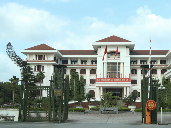 Một tỉnh chấn chỉnh cán bộ, công chức đi muộn về sớm, làm việc cá nhân trong giờ làm Một tỉnh chấn chỉnh cán bộ, công chức đi muộn về sớm, làm việc cá nhân trong giờ làm