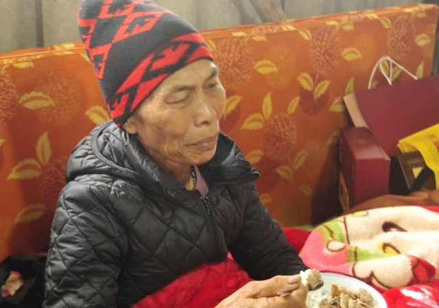 Tin mới vụ cụ bà nghi bị đuổi khỏi nhà: Con dâu muốn nhường nhà cho mẹ ở nhưng quyết không sang tên lại Tin mới vụ cụ bà nghi bị đuổi khỏi nhà: Con dâu muốn nhường nhà cho mẹ ở nhưng quyết không sang tên lại