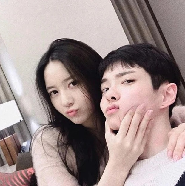 Jung Da Eun (bên phải) từng bị Kim tố là đối tượng hack điện thoại, nhưng Jung đã lên tiếng bác bỏ