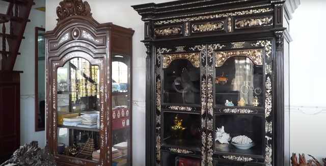 Bộ sưu tập đồ cổ trong nhà bà Năm