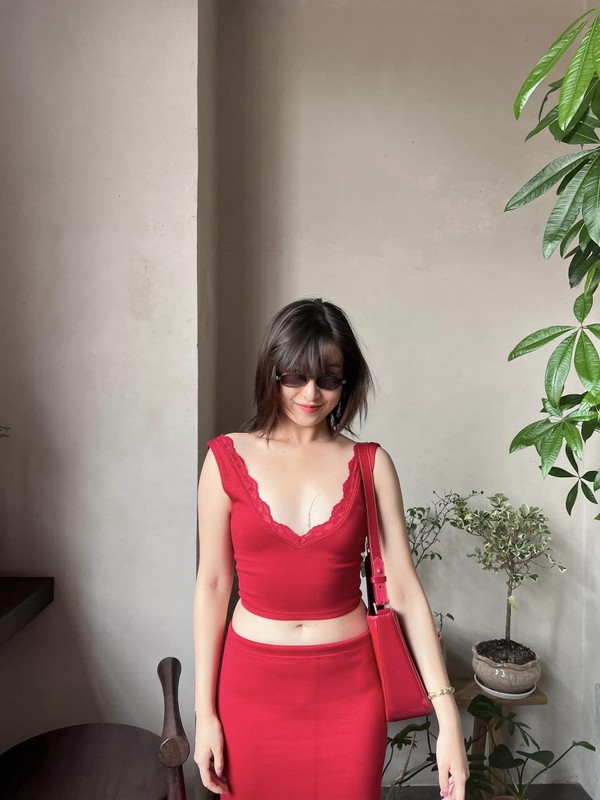 Điều khiến hàng trăm nghìn fans của cô tập trung nhất chính là hình vẽ ở ngực càng làm tôn lên vẻ gợi cảm của.