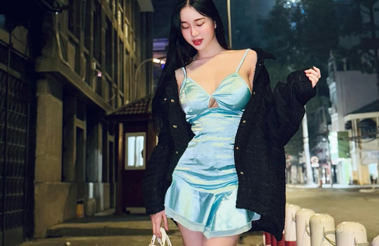 Để mặc gợi cảm mà không phô, người đẹp Gen Z chú trọng đến các chi tiết cut-out cũng như độ hở vừa vặn của trang phục.