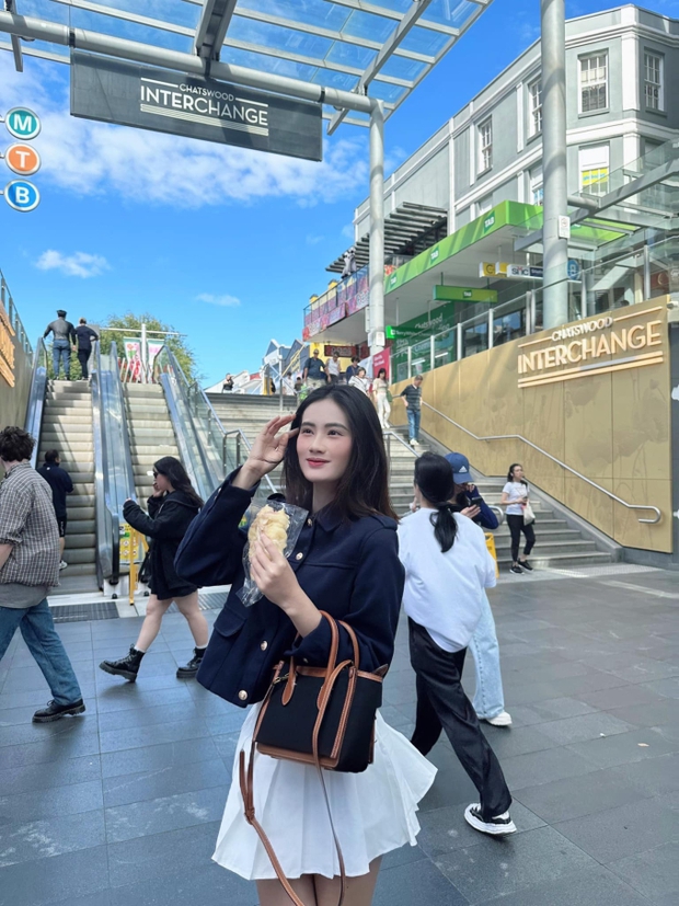 Bên cạnh việc học, nàng Hậu GenZ còn đi làm thêm để kiếm thêm sinh hoạt phí